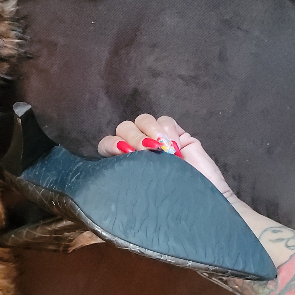Heels - Picture 5 of 8